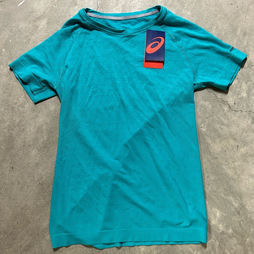 ASICS Womens Athletic Shirt New Size Medium